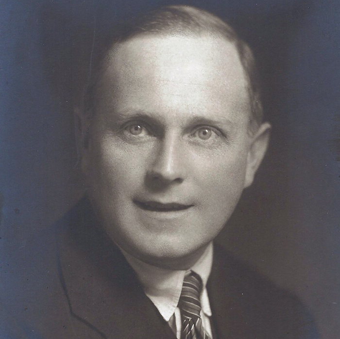 Arthur_Burrows_700x700.jpg